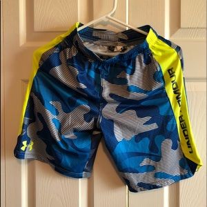 Boys Under Armour shorts size M